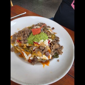 Nachos con carne asada