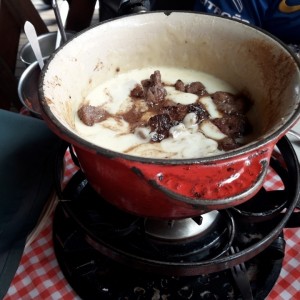 Queso con Lomito 2 P: Q.259 / 3 P: Q.335