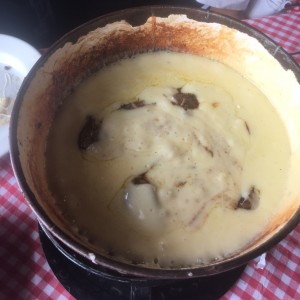 Queso con Lomito 2 P: Q.259 / 3 P: Q.335