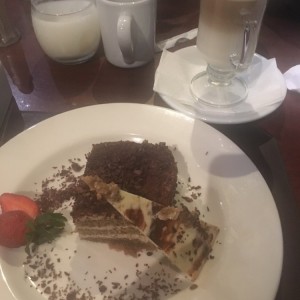 tiramisu y capuccino
