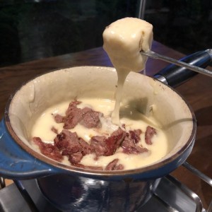 Fondue de Queso con Lomito