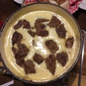 Queso con Lomito 2 P: Q.259 / 3 P: Q.335