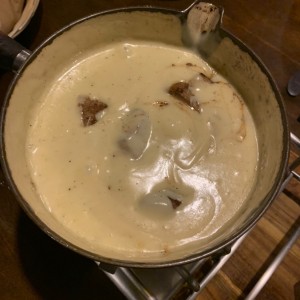 Queso con Lomito 2 P: Q.259 / 3 P: Q.335