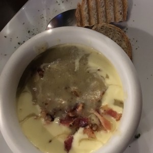 sopa de papa con tocino 