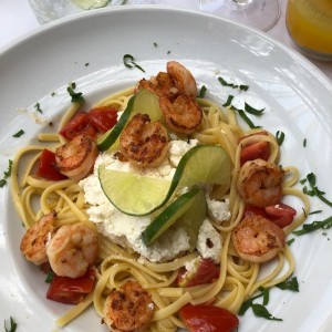 pasta con ricota y camarones al limon