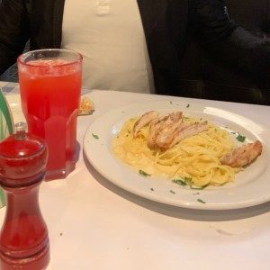 SPAGHETTI ALFREDO CON POLLO