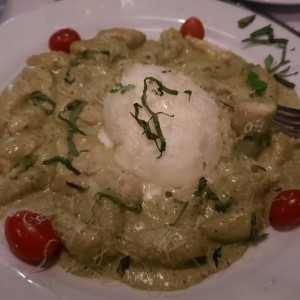 gnioqui al pesto e burrata