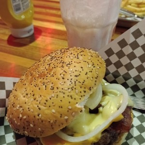 BURGER - THE CEO + Piña colada.