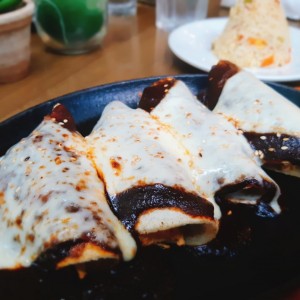 enchiladas en mole poblano