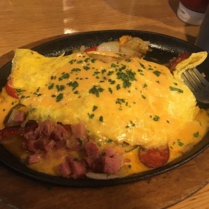 omelette al sarten con salsa de queso 