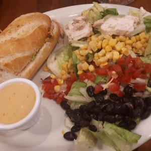 2 de 3, pan con pollo y aguacate con ensalada santa fe 