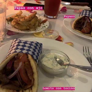 Gyro de Lomito con Tocino