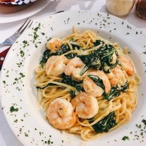 Pasta al Olivo con Camarones