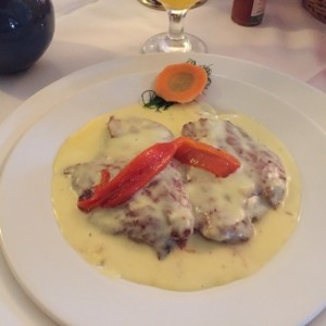 Lomito con salsa de queso manchego