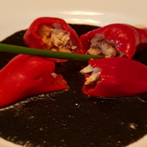Chiles Rellenos en Tinta de Calamar