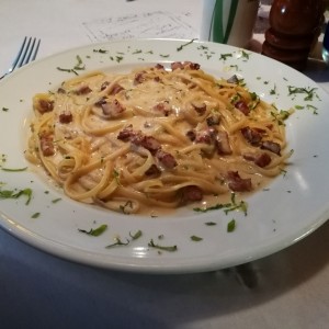 Linguine carbonara.