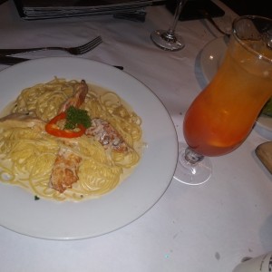 SPAGHETTI ALFREDO CON POLLO