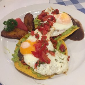 Tostadas de Aguacate