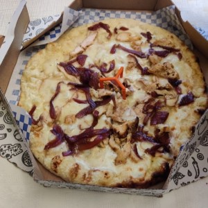 pizza con cebolla caramelizada