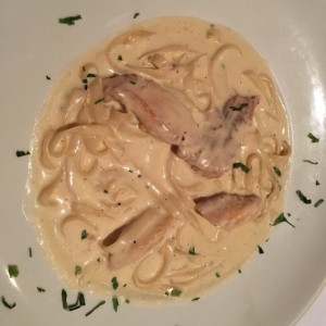 SPAGHETTI ALFREDO CON POLLO