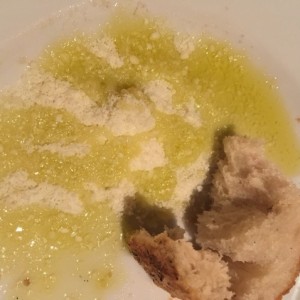 Pan con queso y aceite