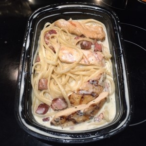SPAGHETTI ALFREDO CON POLLO