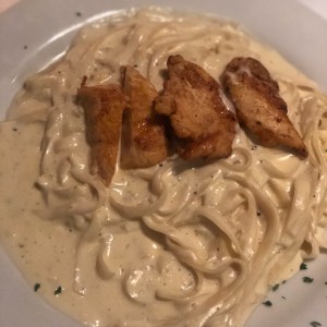 SPAGHETTI ALFREDO CON POLLO