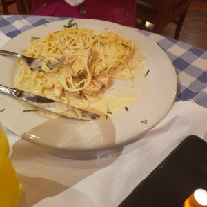 SPAGHETTI ALFREDO CON POLLO