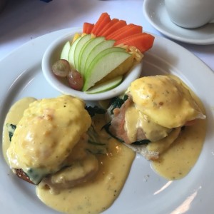 Benedictinos con salmon