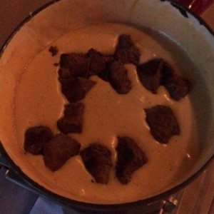 Queso con Lomito 2 P: Q.259 / 3 P: Q.335