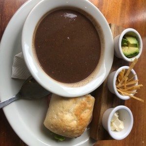 2 de cuatro. Montecristo y Sopa de frijol