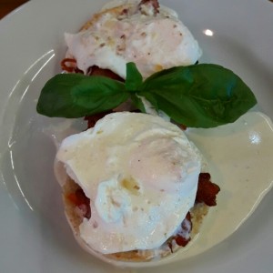 Huevos benedictinos