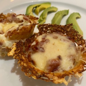 huevos en su nido