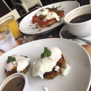 huevos en torta de quinoa