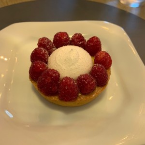 tartaleta de limon y frambuesa