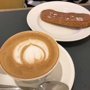 cafe latte y relampgo de nutella 
