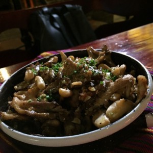 hongos al ajillo.