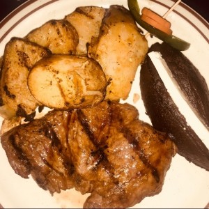 Lomito Real con papa asada rodajada y maleta de frijoles