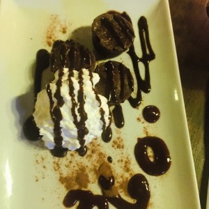 Brownie de Chocolate con? helado de Vainilla?