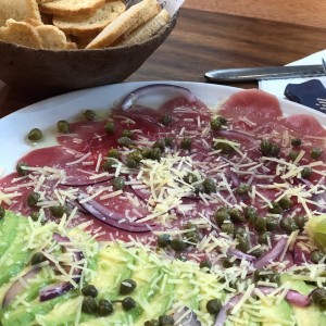Carpaccio Mixto de Lomito y Aguacate