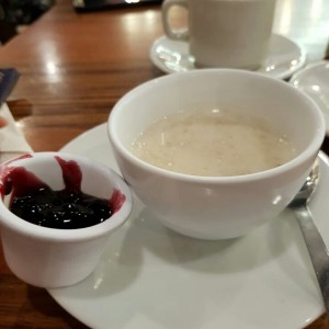 Avena con jalea de sauco