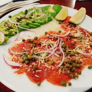 Carpaccio Mixto de Lomito y Aguacate