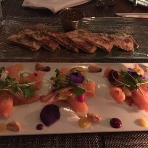 quesadilla de pato y salmon