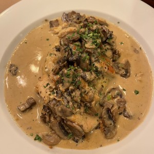 Petto di pollo alla salsa di funghi