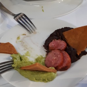 Entrada de Nachos con Aguacate ? y Chorizo