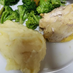 pure y pollo asado