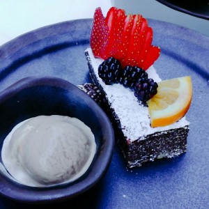Brownie con bola de helado