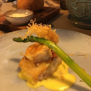 Pescado con salsa de esparrago