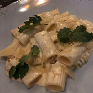 Pasta con nueces, queso y ron zacapa