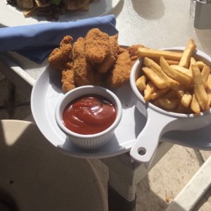 Chicken Fingers con papas fritas